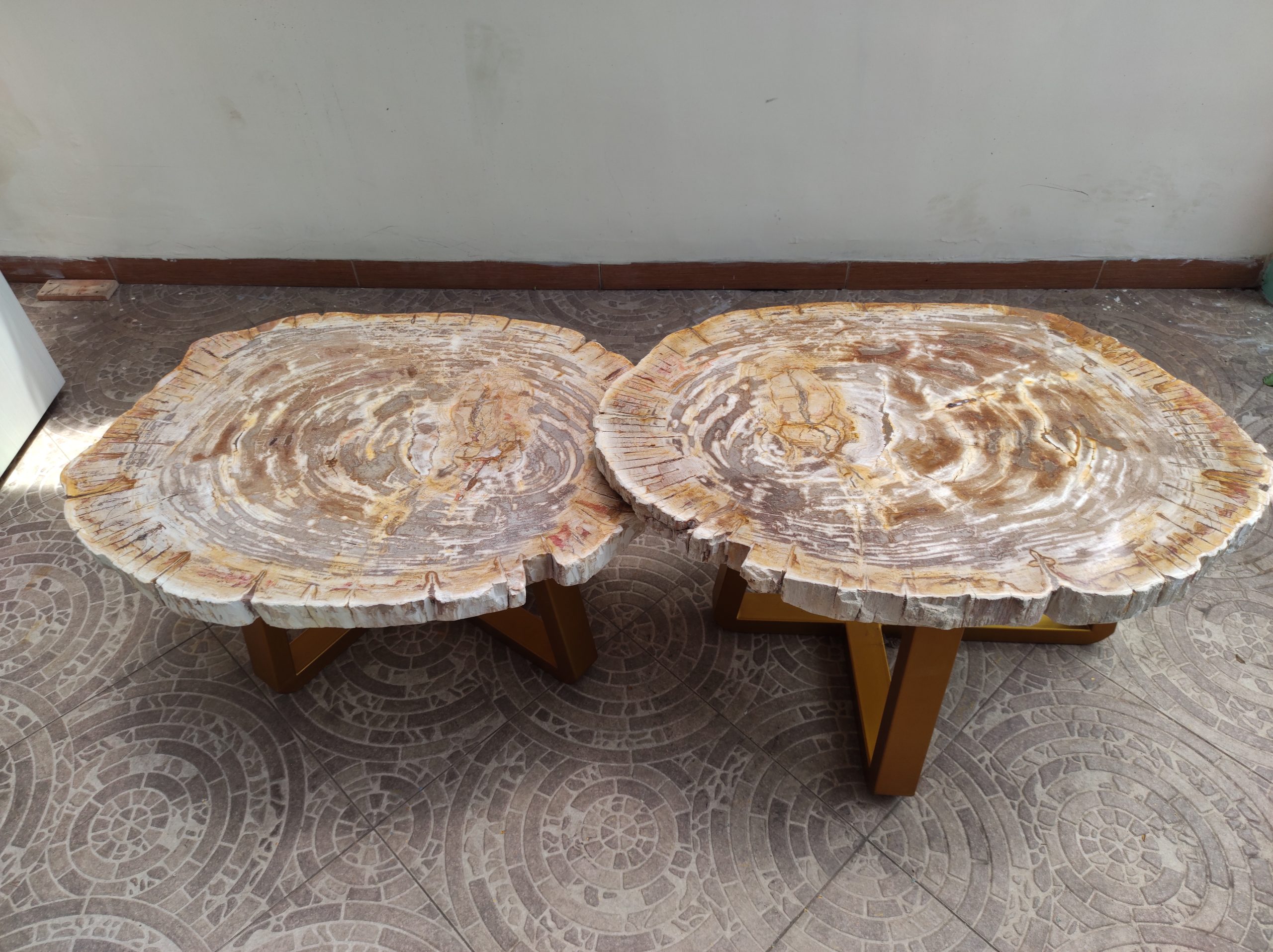 Natural Circle Rounded Shape Coffee Table Whirlpool Pattern